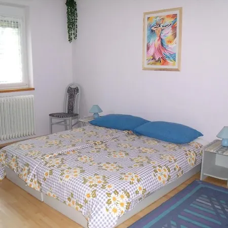 Viola Vendeghaz Kehidakustány