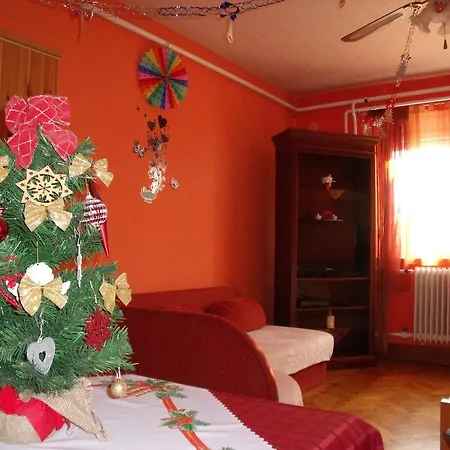 Viola Vendeghaz Apartment