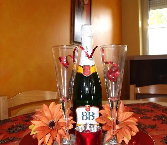 Viola Vendeghaz Kehidakustány