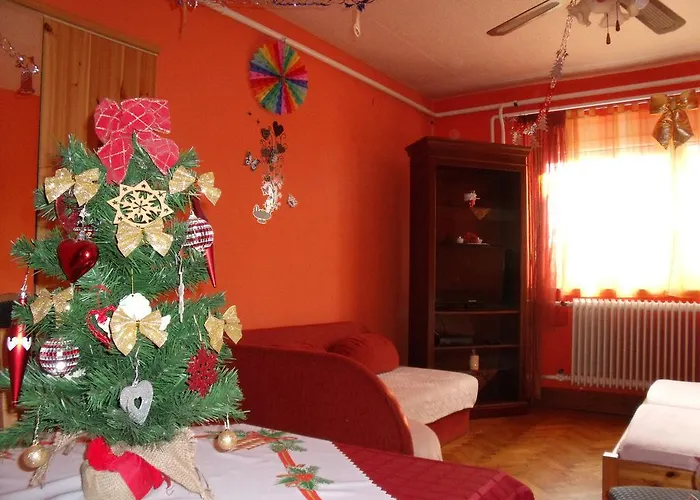 Viola Vendeghaz Apartment